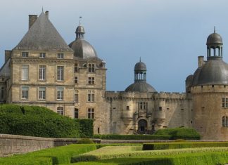 Hautefort Castle: one of the most prestigious castles in the south-west of France