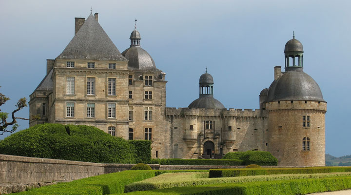 Hautefort Castle: one of the most prestigious castles in the south-west of France