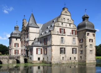 Bodelschwingh Castle: one of the most beautiful water castles in Germany