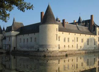 Château du Plessis-Bourré: luxurious residence in the Loire Valley