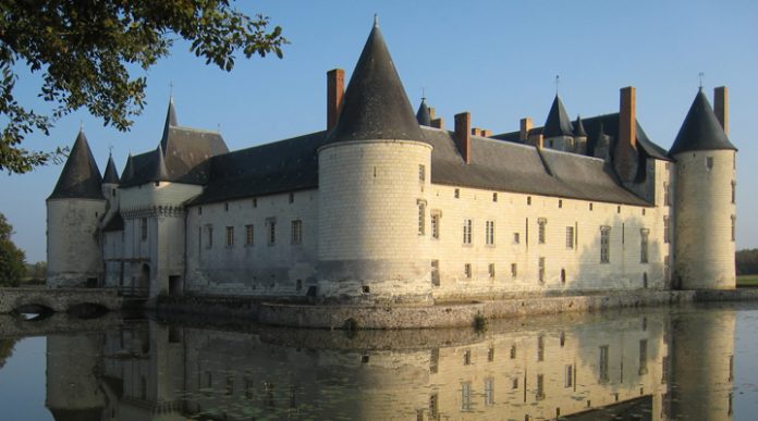 Château du Plessis-Bourré: luxurious residence in the Loire Valley
