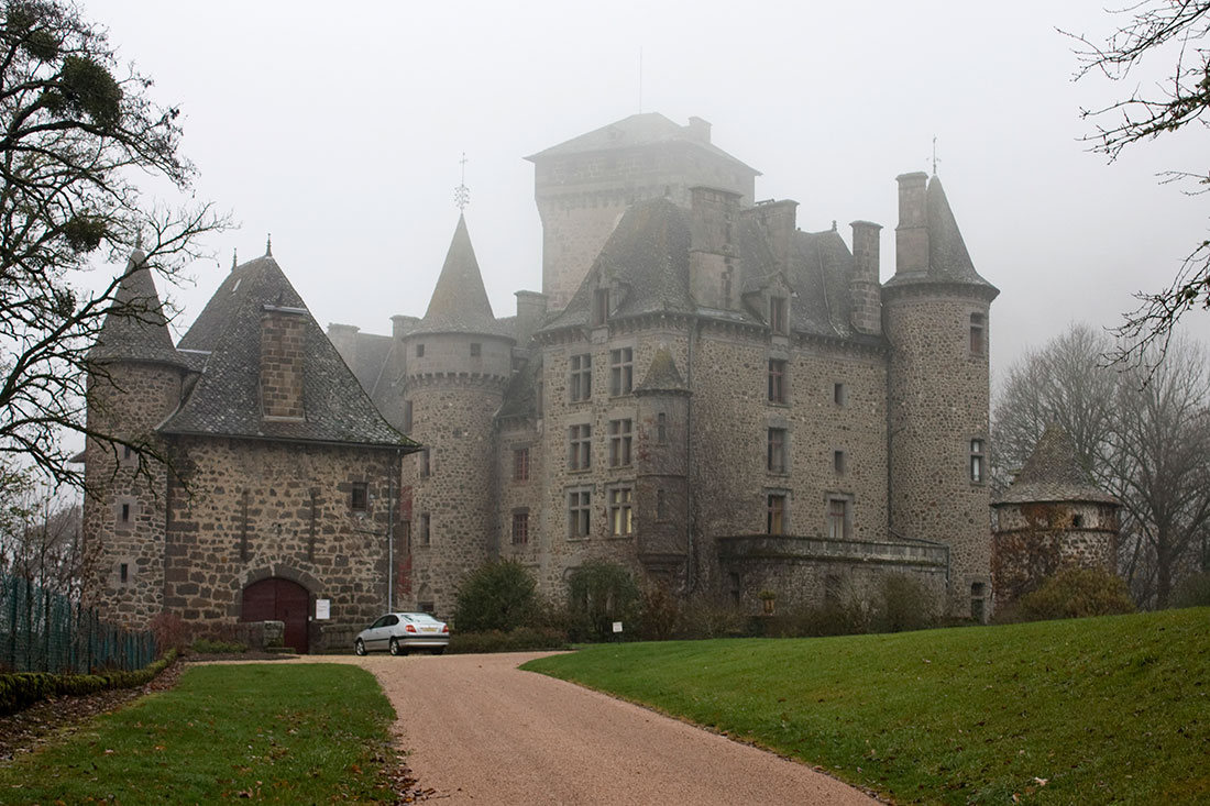 Le castle. Касл Хаус замок.