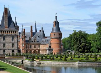 Maintenon Castle: an amazing place with an abundant history
