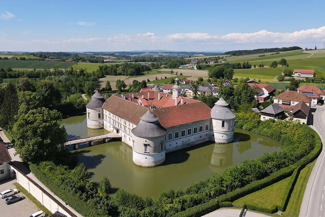 Aistersheim Castle